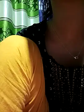 Snapshot of Aruyeshi- chatting on 03/09/25, 01:04 Aruyeshi- online show from 03/09/25, 01:04