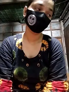 Snapshot of Aruyeshi- chatting on 10/15/25, 11:38 Aruyeshi- online show from 10/15/25, 11:38