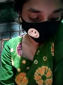 Snapshot of Aruyeshi- chatting on 10/27/25, 01:26 Aruyeshi- online show from 10/27/25, 01:26