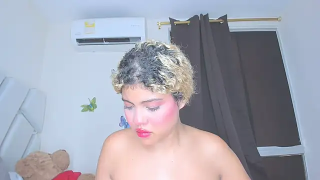 sofiacastillo01 online show from 04/19/26, 06:10