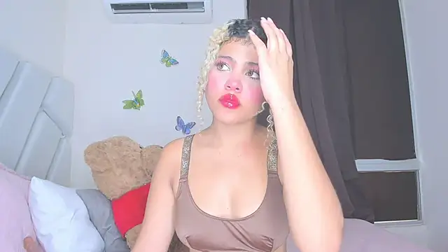 sofiacastillo01 online show from 04/20/26, 04:54