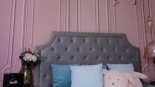 LucyAddison online show from 04/04/26, 04:11