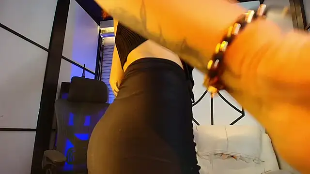 Snapshot of VictoriaRosse_ chatting on 01/26/25, 02:14 VictoriaRosse online show from 01/26/25, 02:14