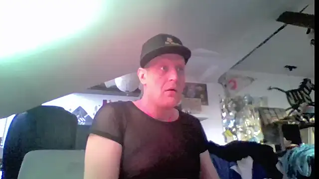 Snapshot of Bigthroaterboy chatting on 06/03/26, 06:35 Bigthroaterboy online show from 06/03/26, 06:35