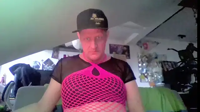 Snapshot of Bigthroaterboy chatting on 06/12/26, 04:50 Bigthroaterboy online show from 06/12/26, 04:50