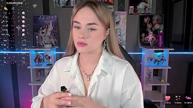 Snapshot of Ellen_Soft chatting on 11/12/25, 04:18 Ellen Soft online show from 11/12/25, 04:18