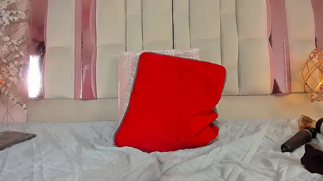 SaraMartini1 online show from 12/06/24, 12:05