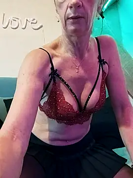 Snapshot of tatianasexymilf chatting on 12/14/25, 10:31 tatianasexymilf online show from 12/14/25, 10:31