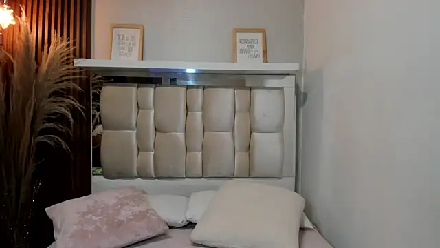 Snapshot of ANTONELLA__ROUSE_ chatting on 01/25/25, 01:19 ANTONELLA ROUSE online show from 01/25/25, 01:19