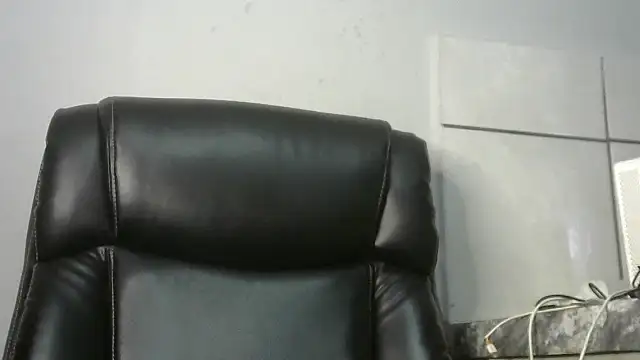 Snapshot of NippleMilkXx chatting on 05/01/26, 12:21 NippleMilkXx online show from 05/01/26, 12:21