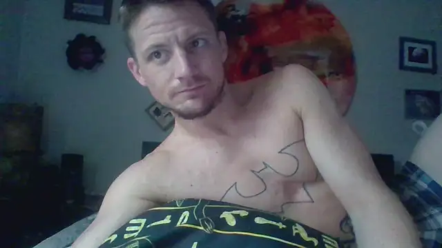 Snapshot of trash4cash chatting on 12/18/24, 03:33 trash4cash online show from 12/18/24, 03:33