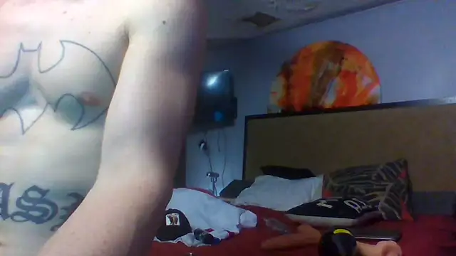 Snapshot of trash4cash chatting on 10/19/25, 05:57 trash4cash online show from 10/19/25, 05:57