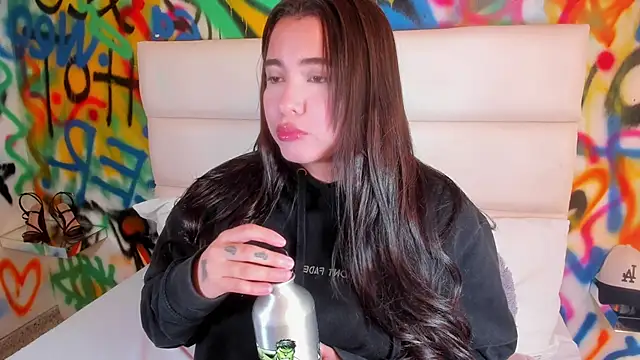 Liana Bernocchi online show from 01/18/26, 08:12