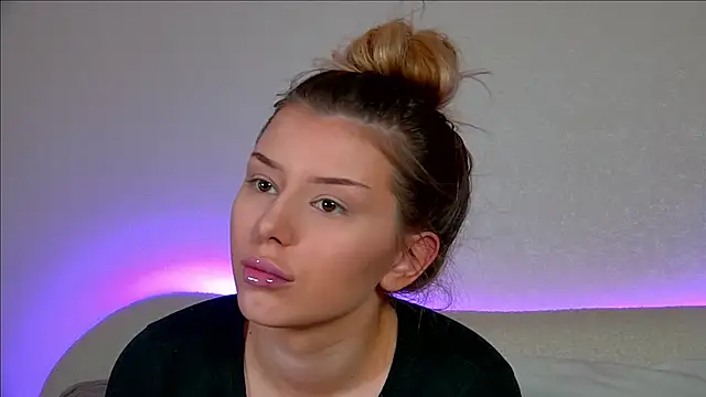 LiliaBianka online show from 03/10/25, 06:38