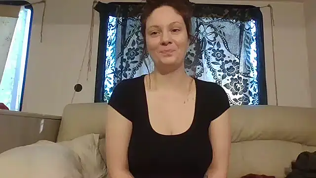 Snapshot of emerieskye20 chatting on 01/13/25, 09:31 emerieskye20 online show from 01/13/25, 09:31
