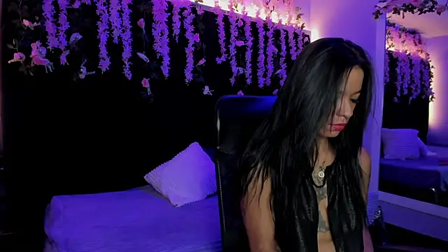MaddyHudson online show from 07/23/26, 07:56