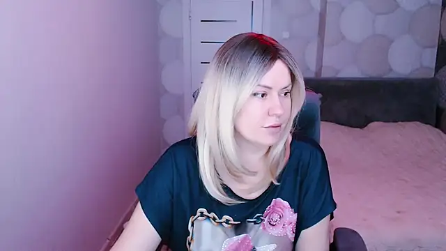 Snapshot of natusik chatting on 12/10/24, 09:23 natusik online show from 12/10/24, 09:23