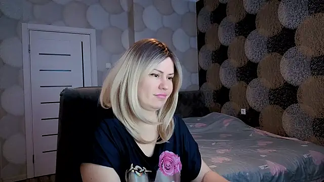 Snapshot of natusik chatting on 12/12/24, 04:59 natusik online show from 12/12/24, 04:59