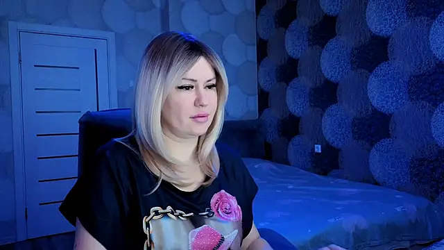 Snapshot of natusik chatting on 12/18/24, 02:32 natusik online show from 12/18/24, 02:32