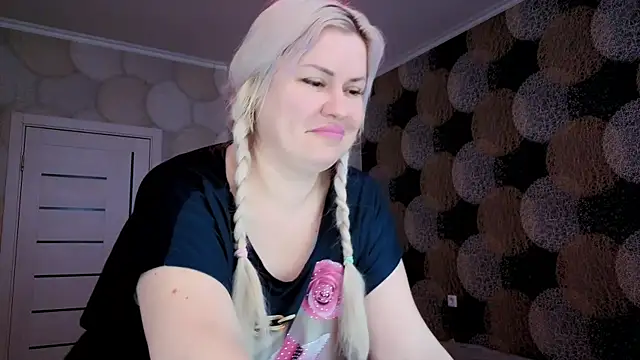 Snapshot of natusik chatting on 03/18/25, 02:36 natusik online show from 03/18/25, 02:36