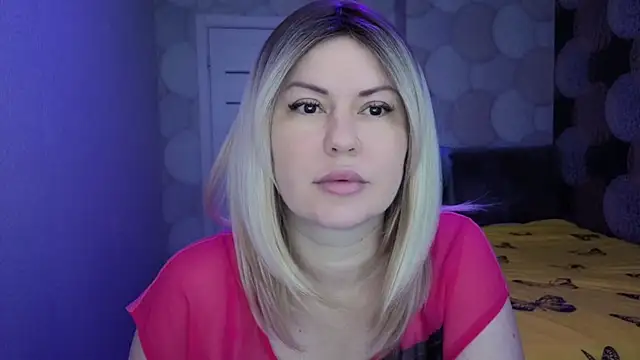 Snapshot of natusik chatting on 10/18/25, 04:15 natusik online show from 10/18/25, 04:15