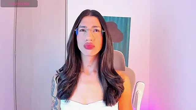 sofiaa grey  online show from 02/25/26, 02:05