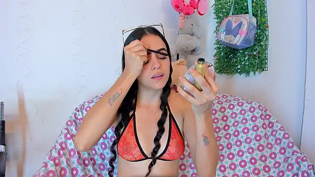 emilyclay 1 online show from 12/17/25, 08:15