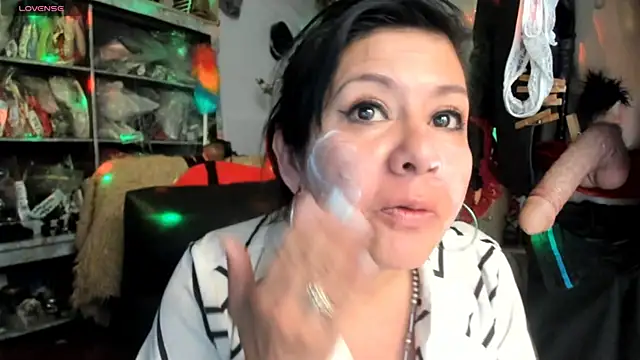 Snapshot of Erlinda-engel chatting on 05/24/26, 01:05 Erlinda-engel online show from 05/24/26, 01:05