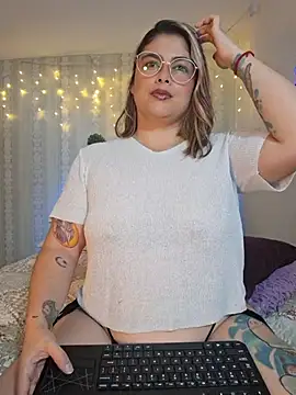 Juliietha servas online show from 03/18/26, 10:02