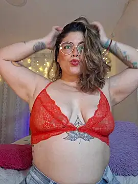 Snapshot of Juliietha_servas chatting on 05/18/26, 01:13 Juliietha servas online show from 05/18/26, 01:13