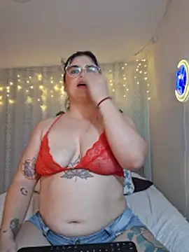Snapshot of Juliietha_servas chatting on 05/18/26, 04:07 Juliietha servas online show from 05/18/26, 04:07