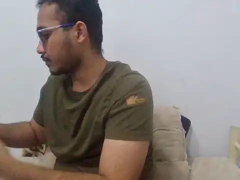 Snapshot of alesssterling chatting on 01/08/26, 03:03 alesssterling online show from 01/08/26, 03:03