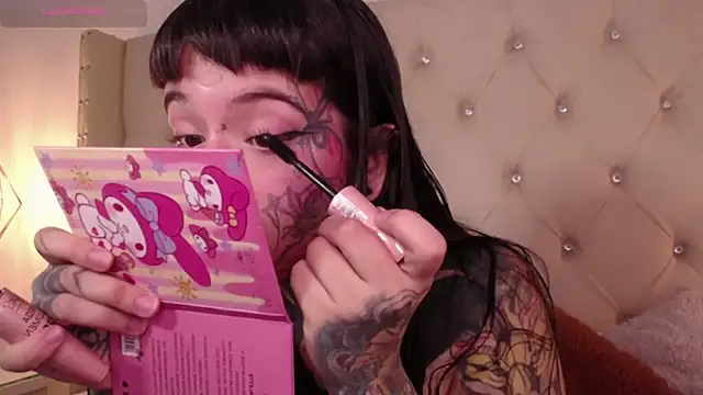 Snapshot of SylveonFox chatting on 12/11/24, 01:17 SylveonFox online show from 12/11/24, 01:17