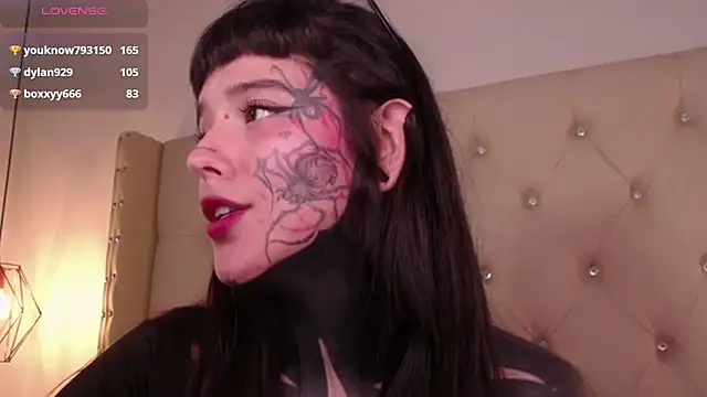 Snapshot of SylveonFox chatting on 12/11/24, 04:42 SylveonFox online show from 12/11/24, 04:42