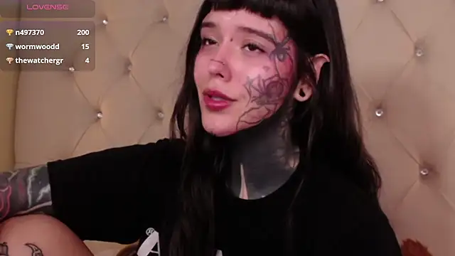 Snapshot of SylveonFox chatting on 12/15/24, 02:27 SylveonFox online show from 12/15/24, 02:27