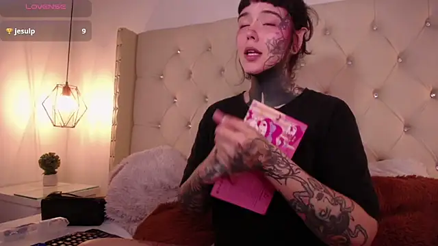 Snapshot of SylveonFox chatting on 12/17/24, 12:54 SylveonFox online show from 12/17/24, 12:54