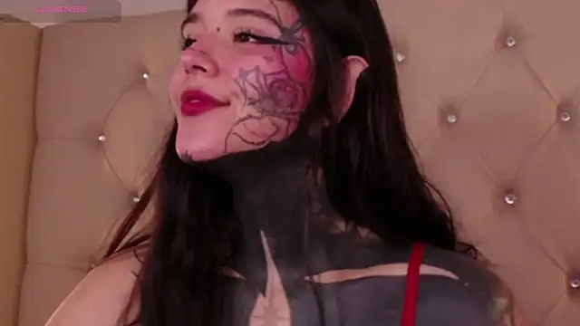 Snapshot of SylveonFox chatting on 12/18/24, 04:49 SylveonFox online show from 12/18/24, 04:49