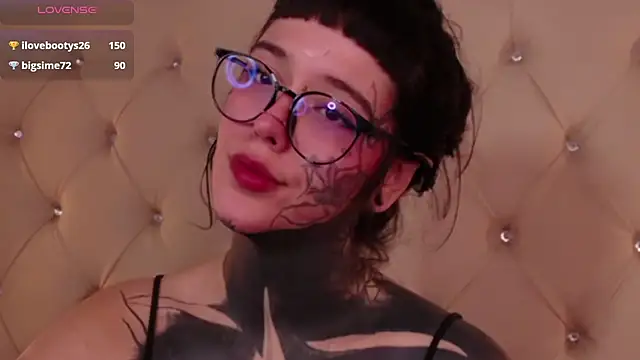 Snapshot of SylveonFox chatting on 12/20/24, 04:04 SylveonFox online show from 12/20/24, 04:04