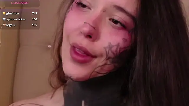 Snapshot of SylveonFox chatting on 12/21/24, 06:52 SylveonFox online show from 12/21/24, 06:52