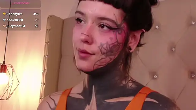 Snapshot of SylveonFox chatting on 12/21/24, 04:03 SylveonFox online show from 12/21/24, 04:03