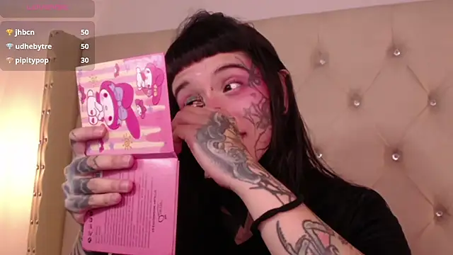 Snapshot of SylveonFox chatting on 12/22/24, 04:06 SylveonFox online show from 12/22/24, 04:06