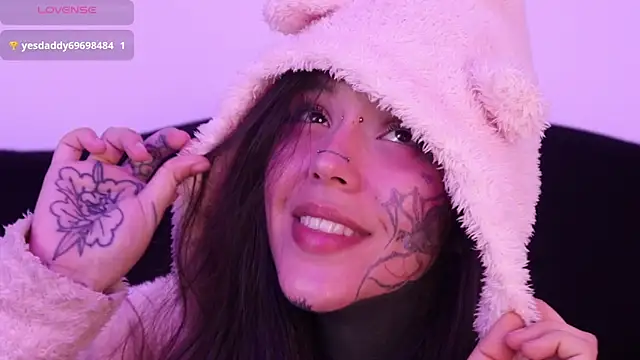 Snapshot of SylveonFox chatting on 01/22/25, 04:33 SylveonFox online show from 01/22/25, 04:33