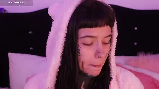 Snapshot of SylveonFox chatting on 02/14/25, 09:10 SylveonFox online show from 02/14/25, 09:10