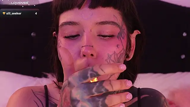 Snapshot of SylveonFox chatting on 02/25/25, 10:07 SylveonFox online show from 02/25/25, 10:07