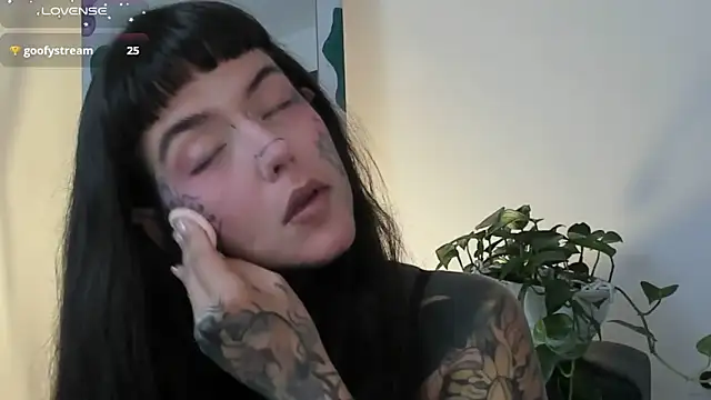 Snapshot of SylveonFox chatting on 03/22/25, 09:24 SylveonFox online show from 03/22/25, 09:24