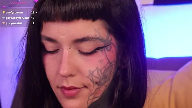 Snapshot of SylveonFox chatting on 09/18/25, 01:18 SylveonFox online show from 09/18/25, 01:18