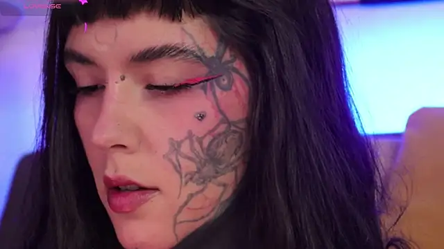 Snapshot of SylveonFox chatting on 10/08/25, 10:40 SylveonFox online show from 10/08/25, 10:40