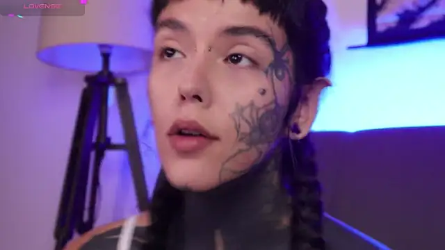 Snapshot of SylveonFox chatting on 10/12/25, 01:37 SylveonFox online show from 10/12/25, 01:37