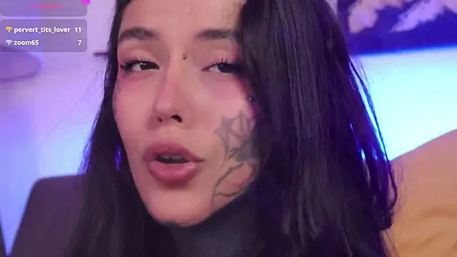 Snapshot of SylveonFox chatting on 10/21/25, 11:22 SylveonFox online show from 10/21/25, 11:22