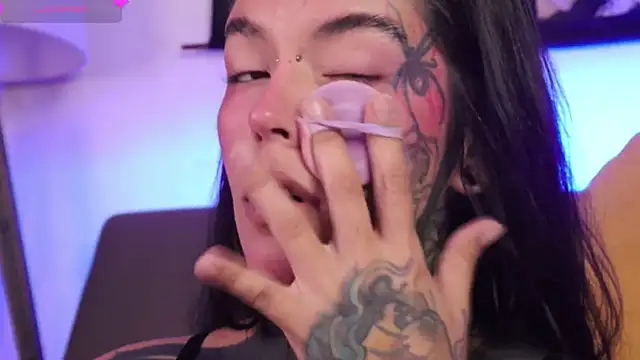 Snapshot of SylveonFox chatting on 10/22/25, 10:37 SylveonFox online show from 10/22/25, 10:37